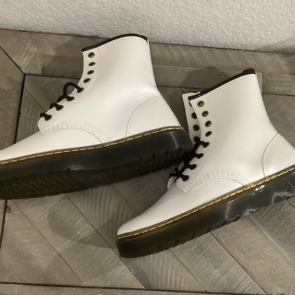 Dr. Martens Zavala Combat Boots Women's, size 8 - Picture 4 of 10